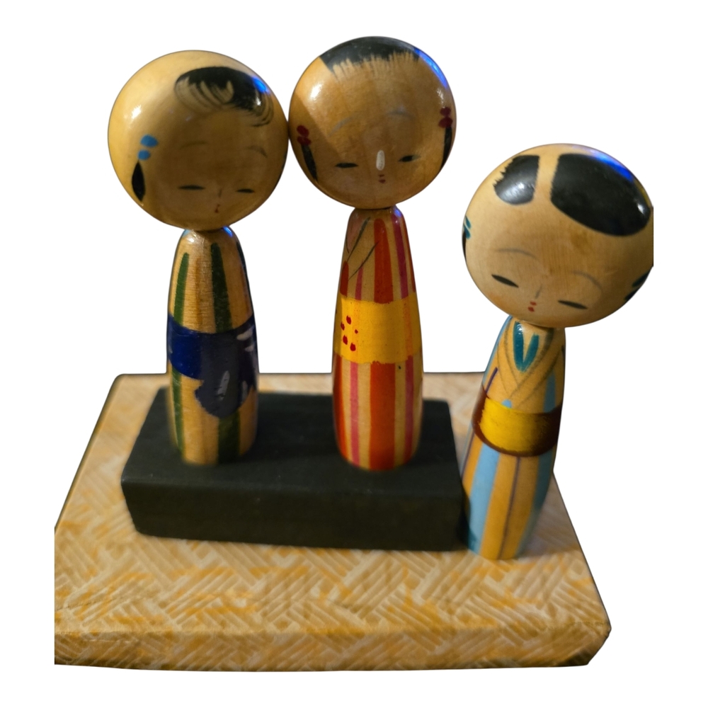Vintage 1960's Set of 3 Japanese Kokeshi Kissing Dolls W/ Stand and Orig Box
